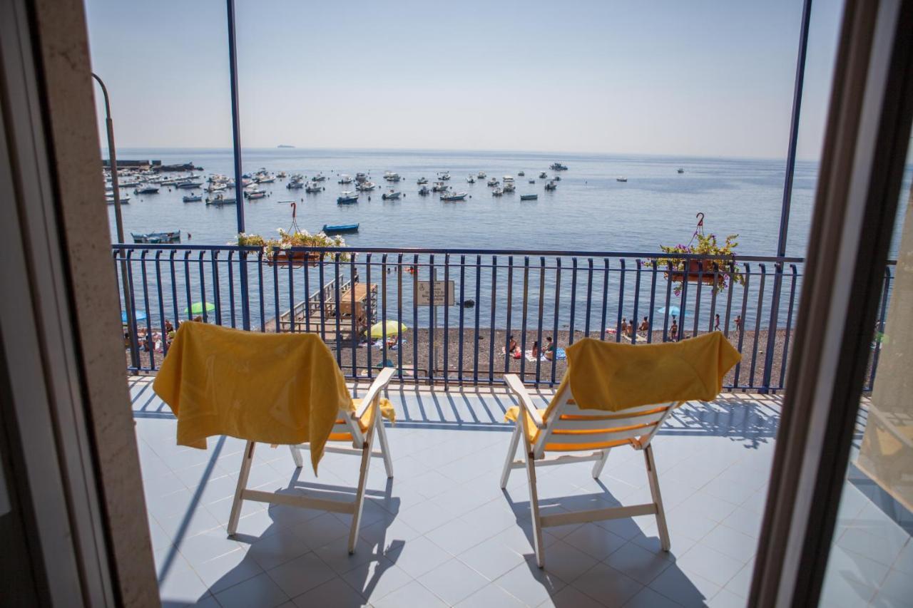 아치레알레 Un Tuffo Nella Baia Di Capomulini B&B 외부 사진