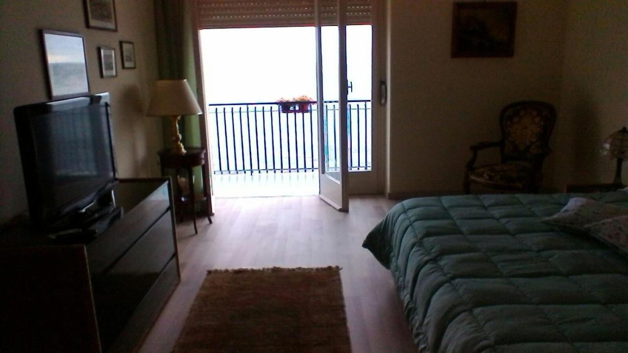 아치레알레 Un Tuffo Nella Baia Di Capomulini B&B 외부 사진